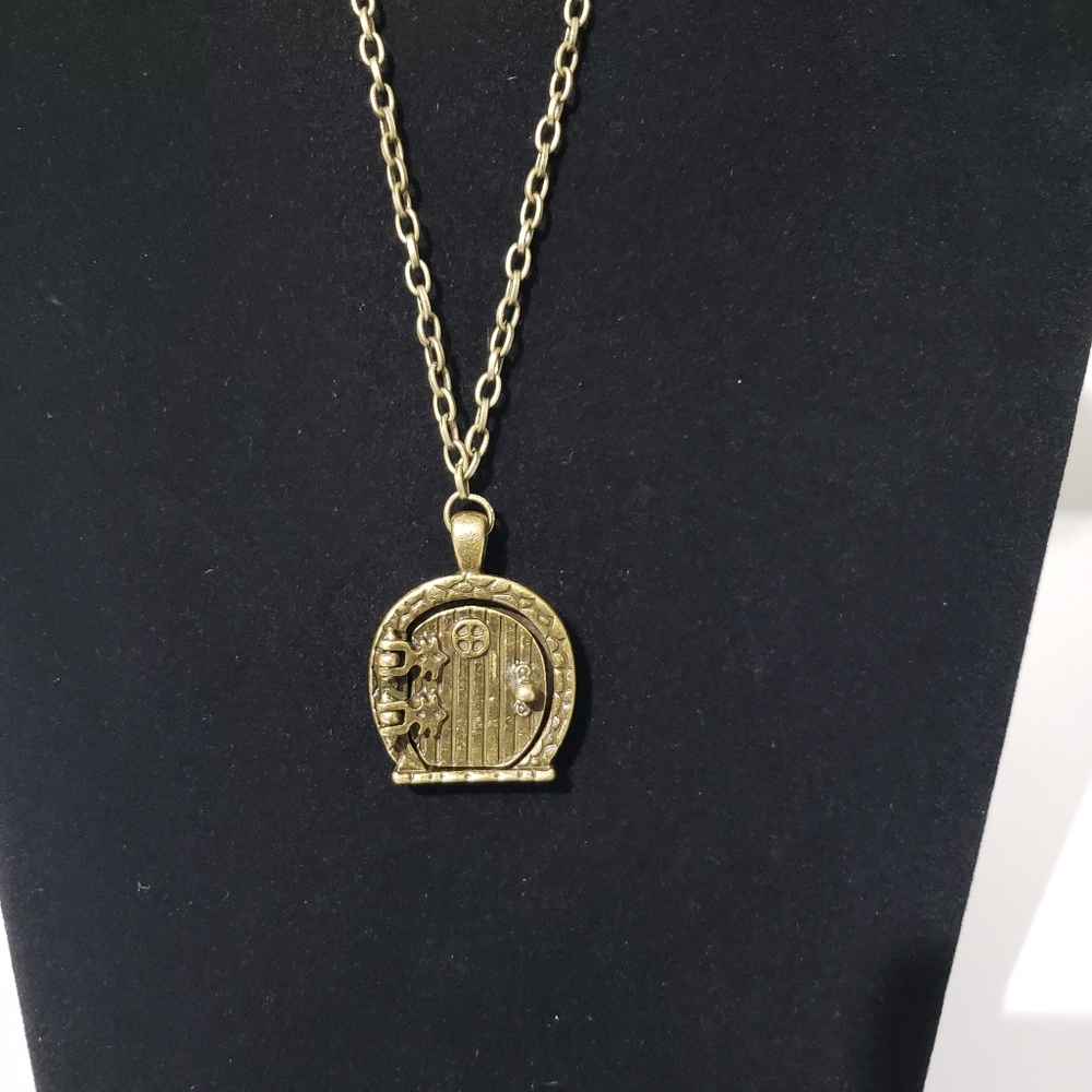 FAIRY 🧚‍♀️ DOOR PENDANT NECKLACE